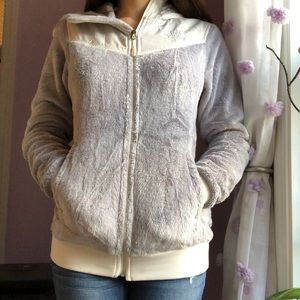 gray north face sweatshirt